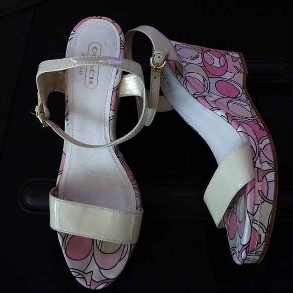 Coach pink & white 4” sandal including 1” platform - Picture 1 of 3